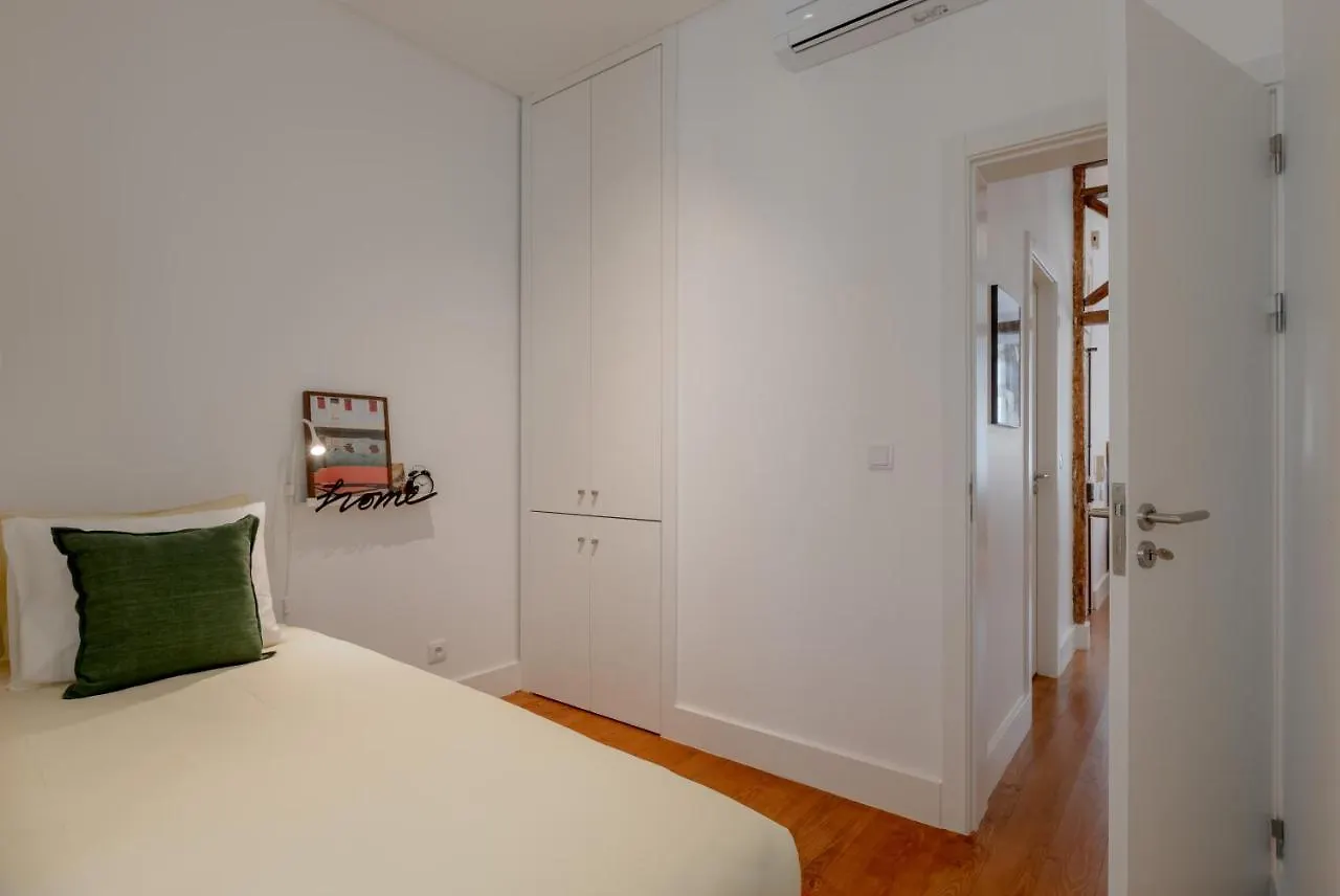 Industrial Haven - Lisbon Downtown Apartment 0*,