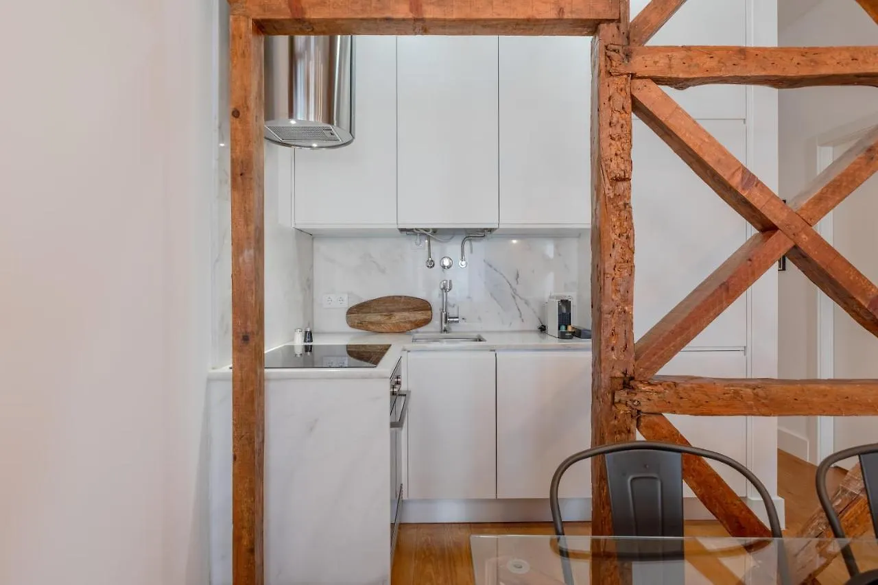 Industrial Haven - Lisbon Downtown Apartment